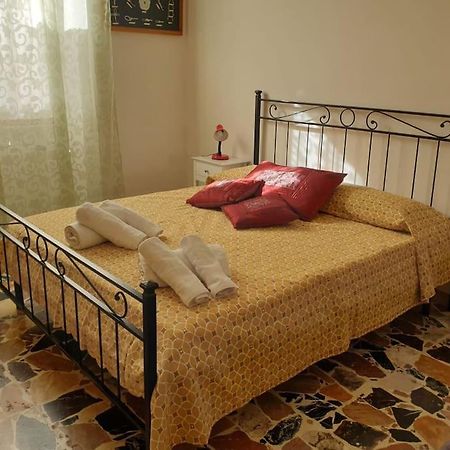 Casa Indipendente Zona Centrale La Maddalena  Bagian luar foto