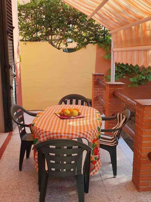 Casa Indipendente Zona Centrale La Maddalena  Bagian luar foto